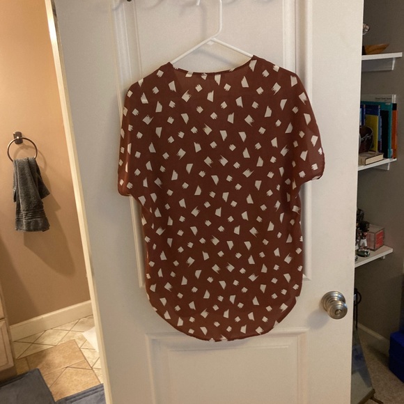 All in Favor v neck top - Picture 4 of 5